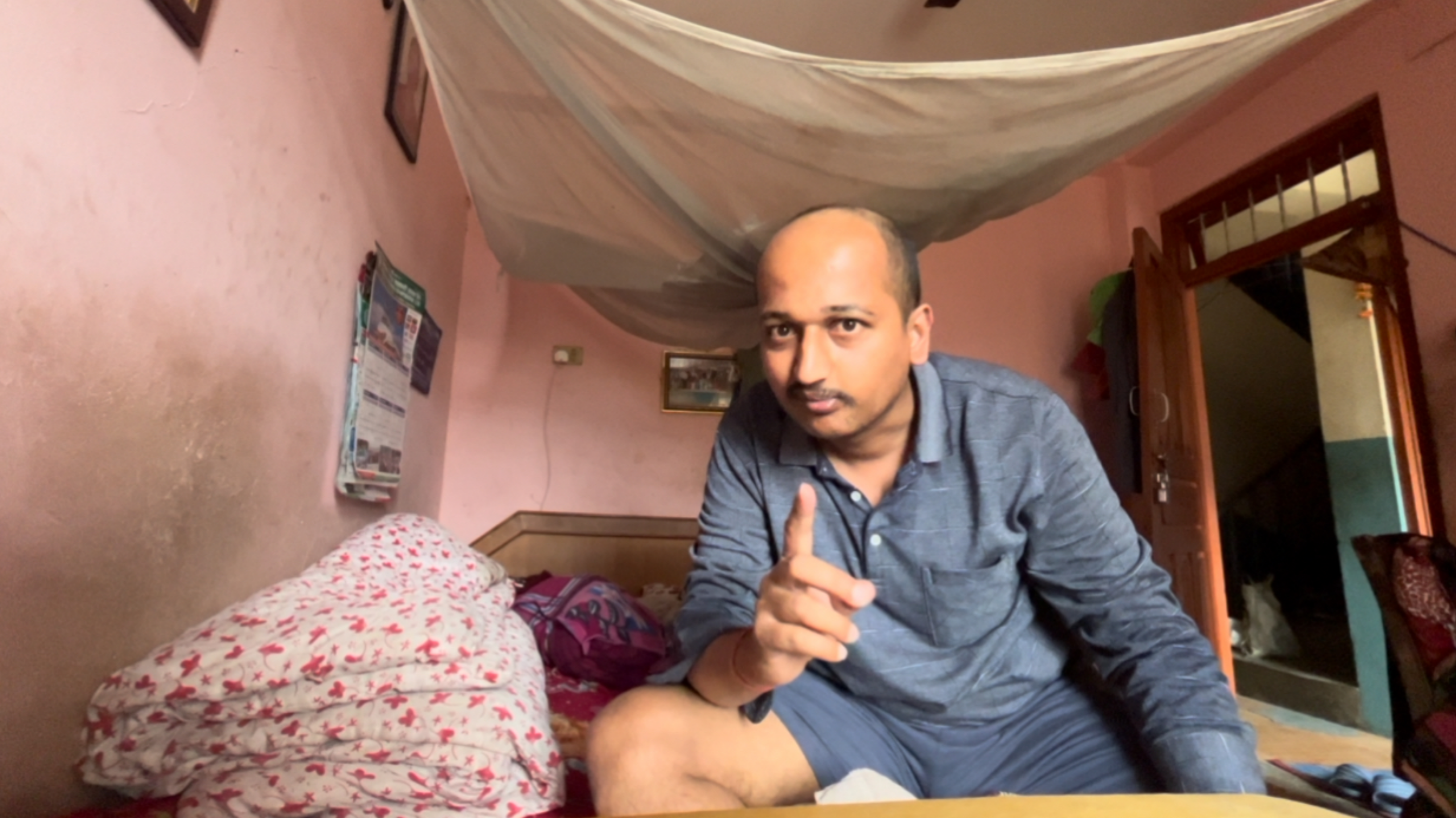 Make The Bedroom Clean At Home