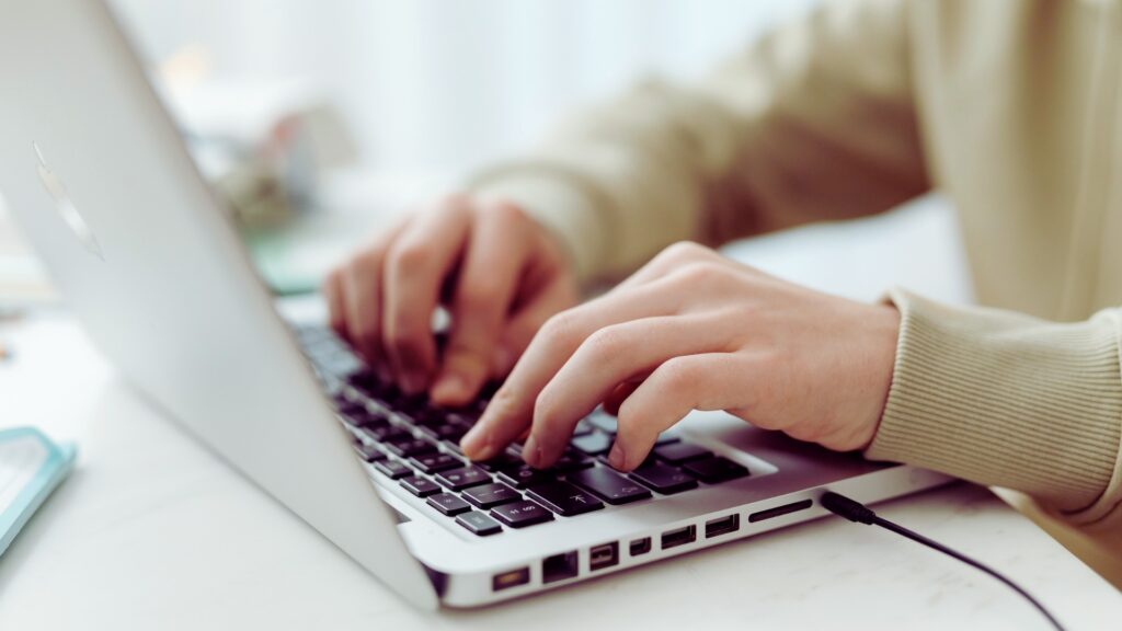 Can We Start Blogging In Hindi 2026